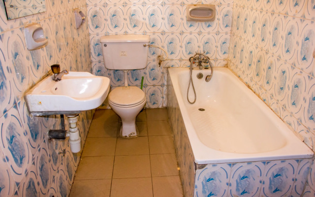 Creme Suites & Hotel