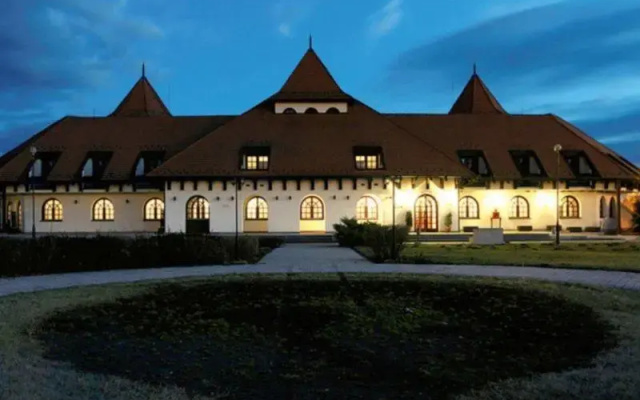 Hortobagy Club Hotel