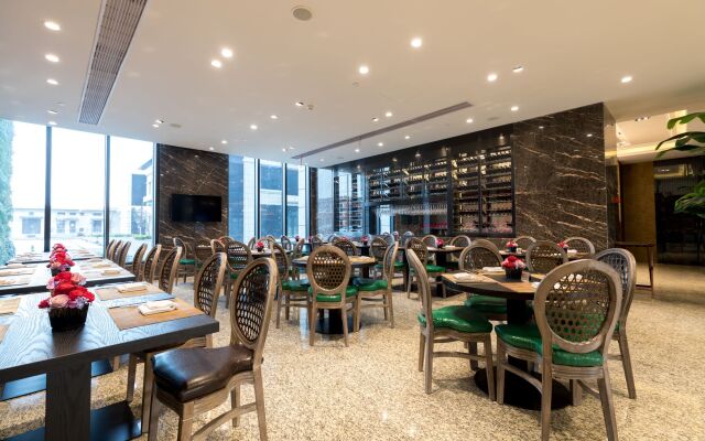 Crowne Plaza Shanghai Jinshan Hotel