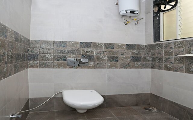 Oyo 11075 Home Modern 3bhk Gulab Bagh