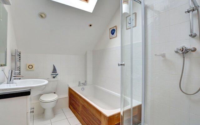 Cosy Holiday Home in Saint Columb With Garden