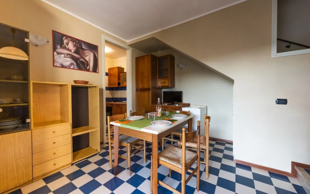 Charming Townhouse With Pool and Garden