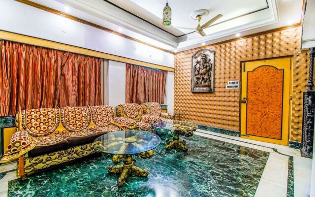 FabExpress Sataksi Guest House