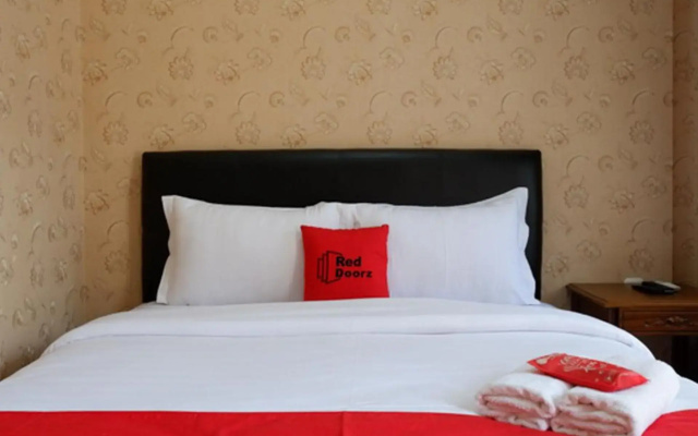 RedDoorz @ Jalan Majapahit Semarang