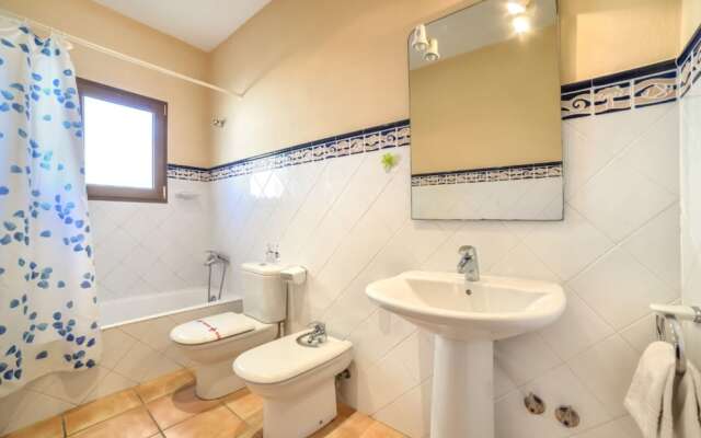Villa - 7 Bedrooms with Pool and WiFi - 104969