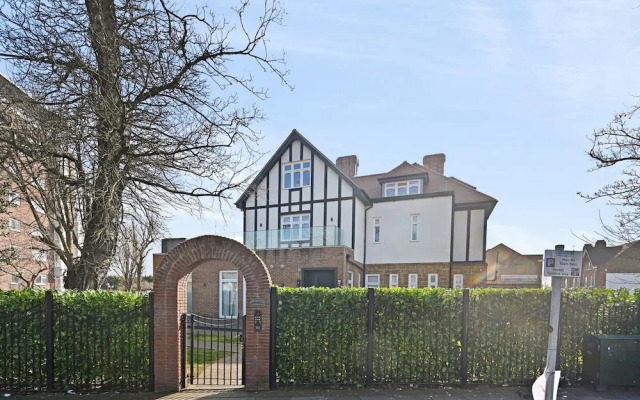 Brampton Grove Cozy Apartment - London