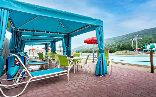 Camelback Lodge & Aquatopia Indoor Waterpark