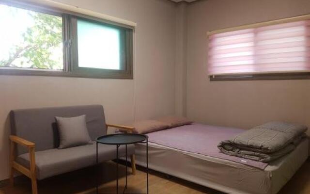 Gom Guesthouse Myeongdong