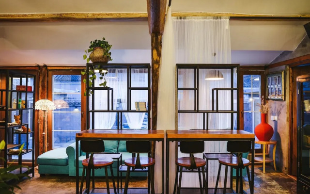 East Inn