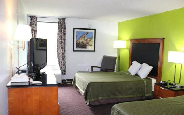 Carla Inn & Suites Roanoke Airport