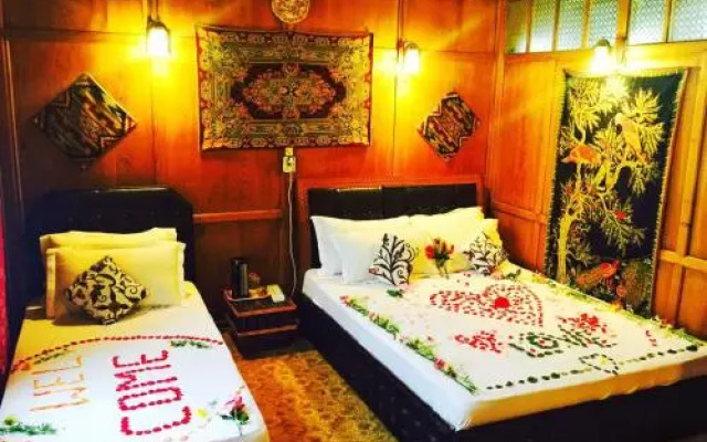 New Zenith Group of Houseboats