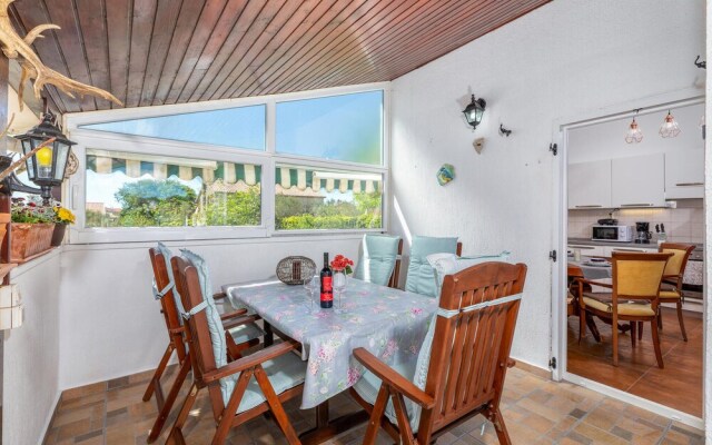 Nice Home in Valbandon with Hot Tub, WiFi & 2 Bedrooms