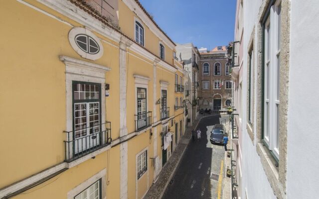 Cozy Flat in the Heart of Alfama