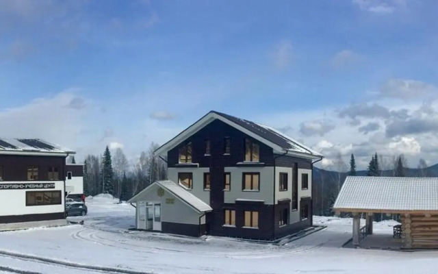 Sportivno-Gostinichnyij Kompleks Zima-Leto Hotel