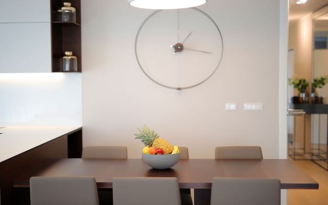 Stylish Apartment 100m from the Beach