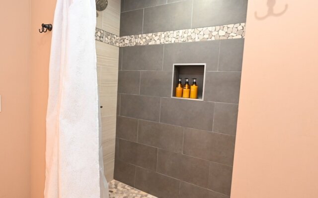 Resort-like w/ Tennis, Bocci, Golf & Games Galore!