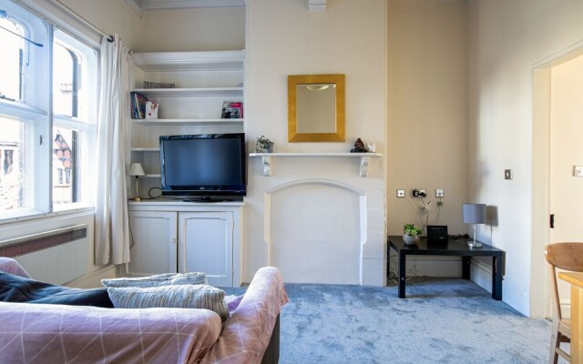 Centrally-located Flat in Stunning Period Building