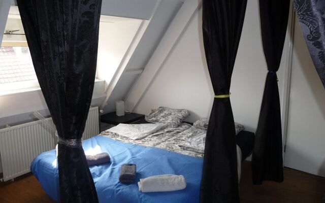 Leidse Square Nightlife Apartment