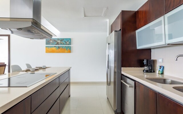 Casa Miramar 2 Bedroom Condo by Redawning