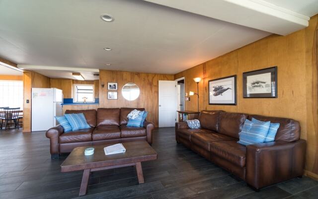 The Riptides 3 Br home by RedAwning