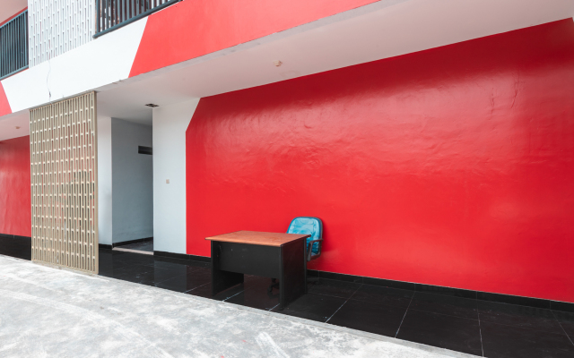 Super OYO 2223 J&b Room Utan Kayu