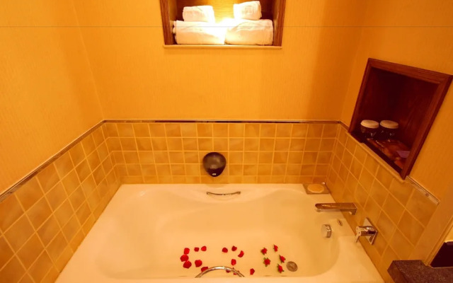 Lijiang Golden Path Hospitality