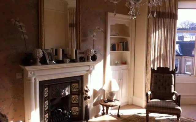 Central 2 Bedroom Flat With Castle View Sleeps 4
