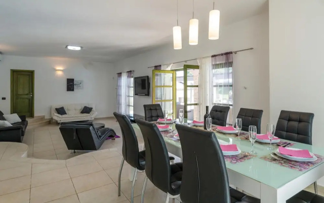 Beautiful Home in Valtura With Wifi and 5 Bedrooms