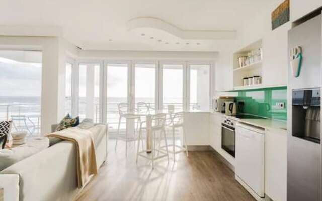 Beautiful Holiday Apartment Overlooking the Beach Modoco