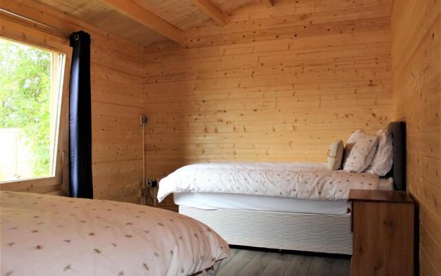 Stunning 5-bed Cabin in Ashton Under Hill