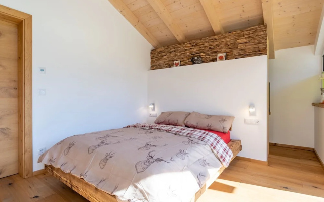 Luxurious Chalet in Neukirchen am Großvenediger With Pool