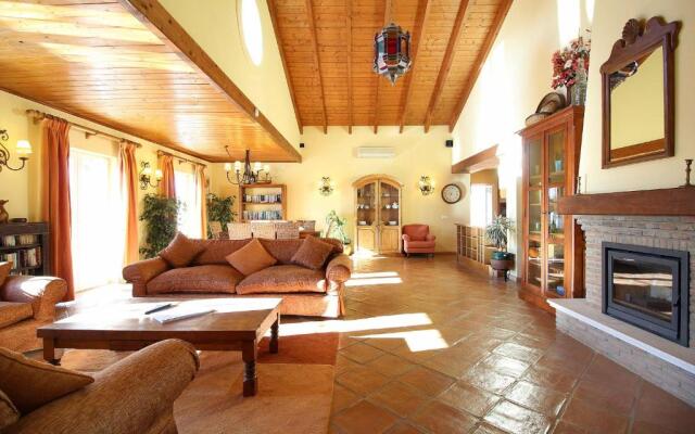 Casa Bruella - Walk to beach Pool WiFi and BBQ