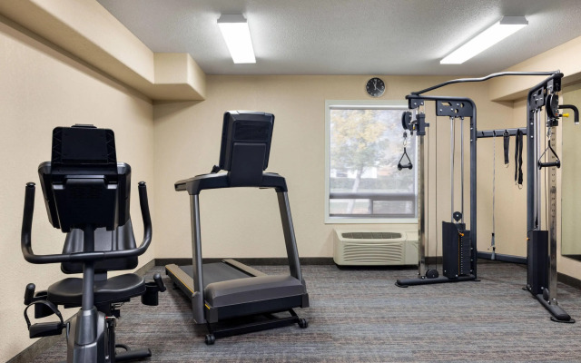 Super 8 by Wyndham Swan River MB