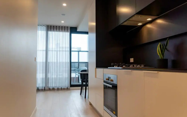 Modern 1 Bedroom Apartment South Yarra