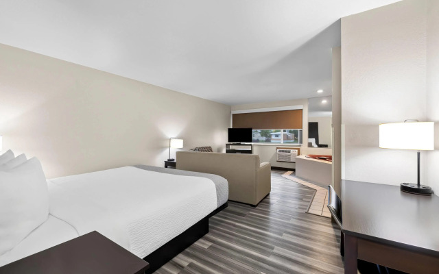 Super 8 by Wyndham La Crosse