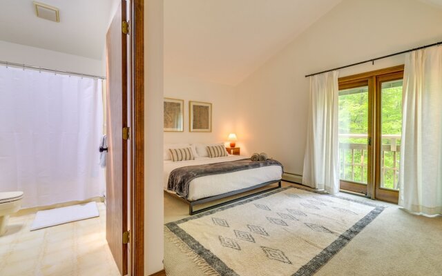 Traditional Blakeslee Chalet: Deck & Lake Access!