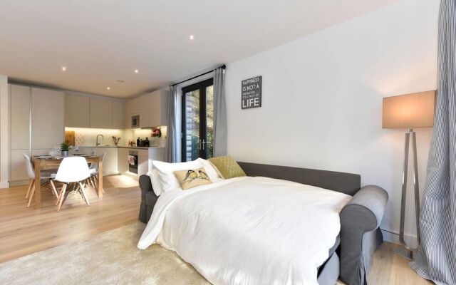 Bright Spacious 2 Bed Flat In Battersea Sleeps 6