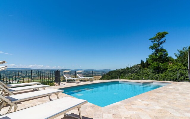 Holiday House With Pool and Fantastic Views