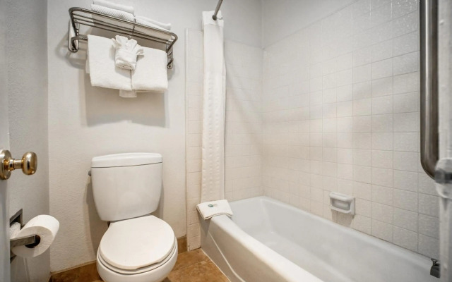 The Buena Park Hotel & Suites