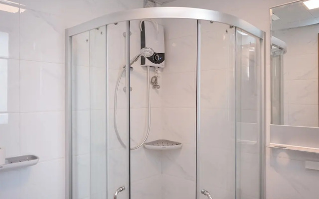 Spacious & Elegant 3BR Apartment at Sky House BSD