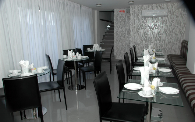 Palm Beach Plaza Hotel