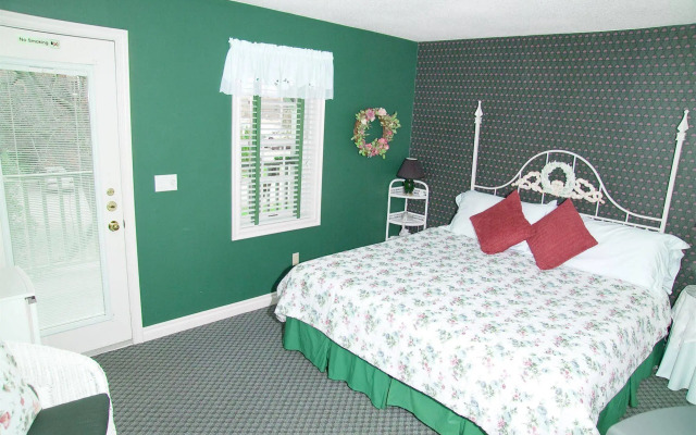 WeatherPine Inn