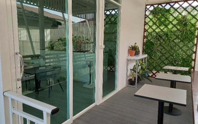 Ruan Plaisoi Apartment by ZUZU