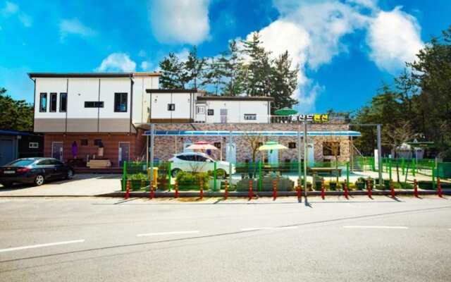 Taean Solbatgil Pension