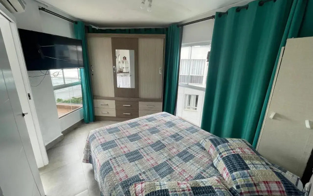 Itapema - 8 pessoas 3 quartos - Frente p Mar