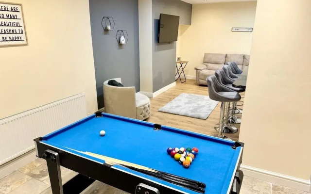 Harborne House 4 Bedroom Contractor Qe Hospital