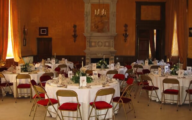 Chateau De Meyrargues