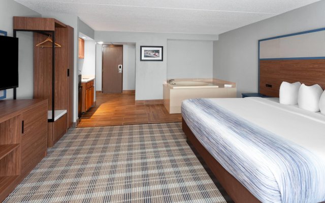 AmericInn & Suites By Wyndham Baraboo Event Center