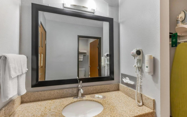 Quality Inn Chesterton near Indiana Dunes National Park I-94