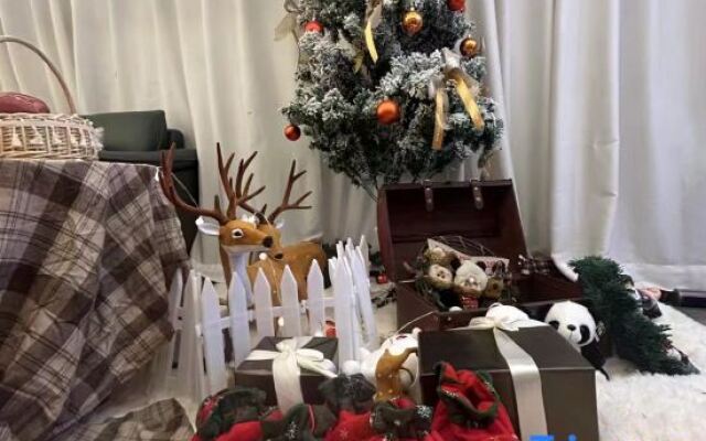 ReMAX Remai Electronics Competition Hotel (Ningbo Chenghuang Temple Tianyi Square)